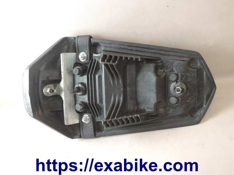 rear seat Yamaha 125 YZF-R - photo 2