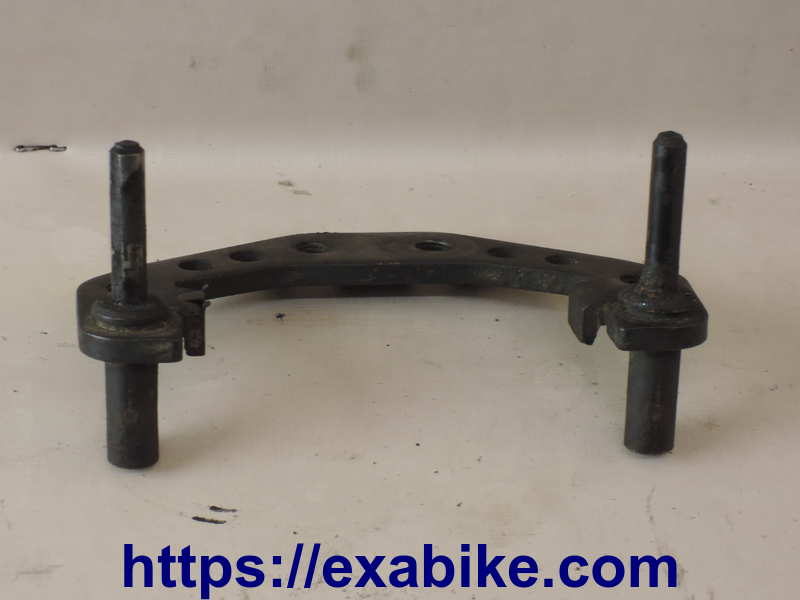 support étrier arrière Kawasaki Zephyr 750 - photo 1