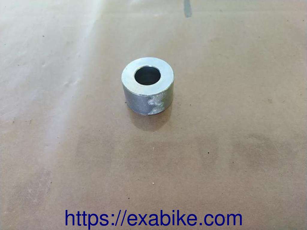 rear wheel collar Kawasaki Zephyr 550 - photo 1