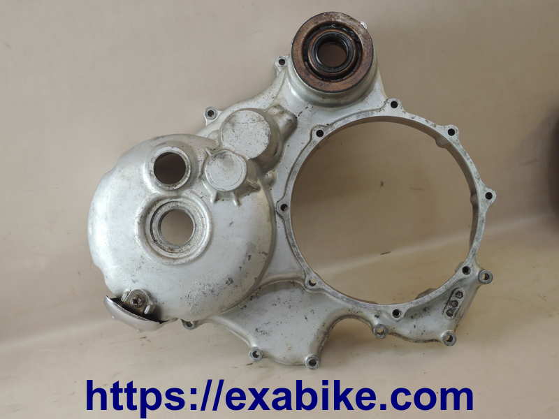 couvercle moteur arrière Honda GL 1000 - photo 1