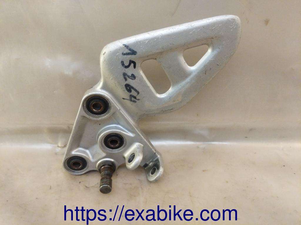 footrest bracket, left Suzuki GSXR 1300 Hayabusa - photo 1