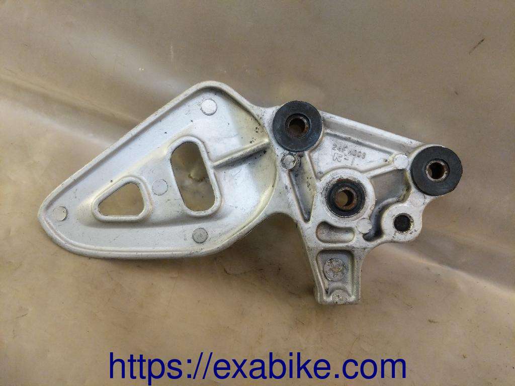 footrest bracket, left Suzuki GSXR 1300 Hayabusa - photo 2
