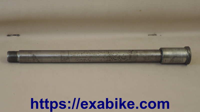front wheel axle Kawasaki GPZ 900 Ninja - photo 1