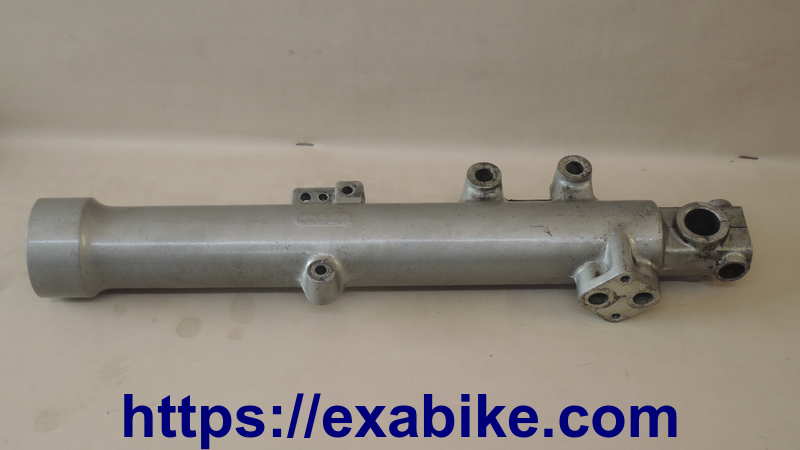 lower fork case, right Kawasaki GPZ 900 Ninja - photo 2