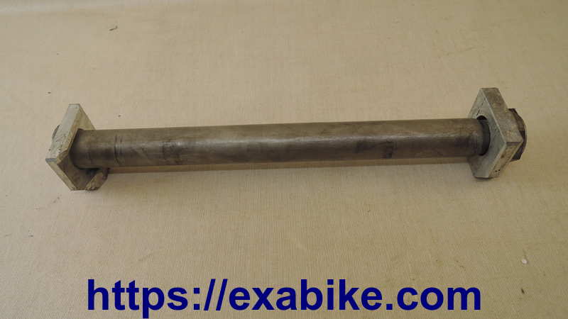 rear wheel axle Suzuki GSXR 1000 - photo 1