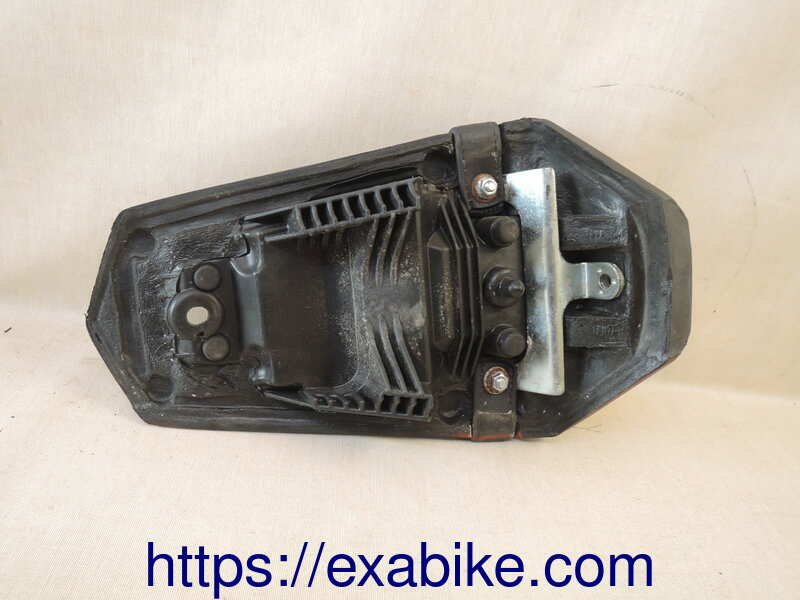 rear seat Yamaha 125 YZF-R - photo 3