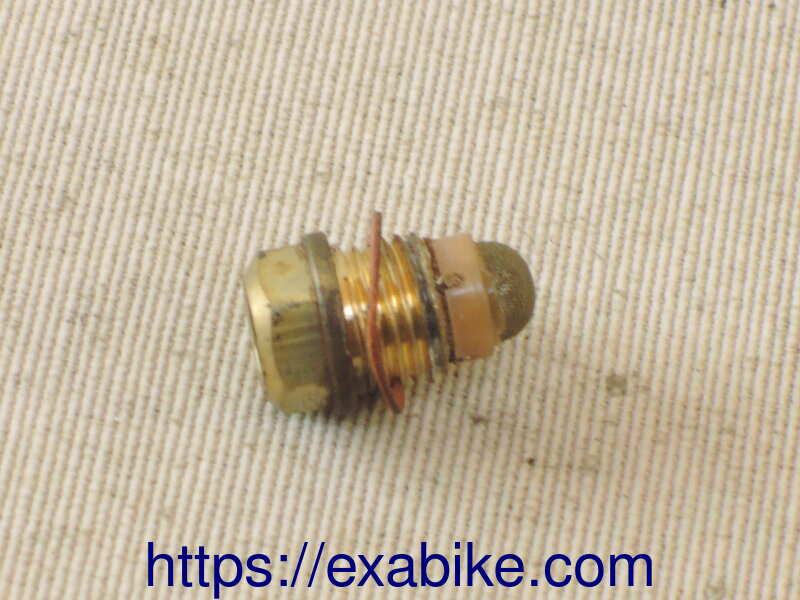 needle seat Suzuki GS400E - photo 1