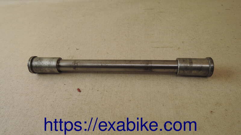 front wheel axle Kawasaki GPZ 1100 - photo 1