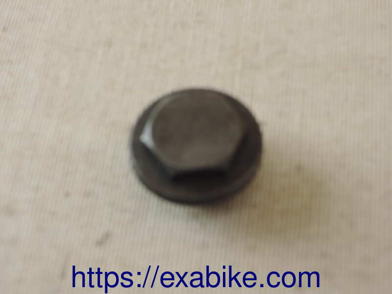carburetor float chamber cap Suzuki GS400E - photo 1