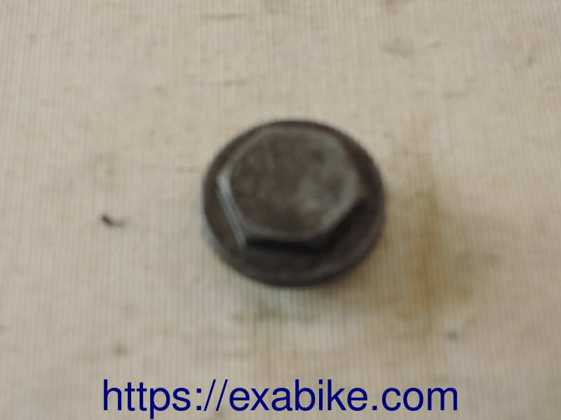 carburetor float chamber cap Suzuki GS400E - photo 1