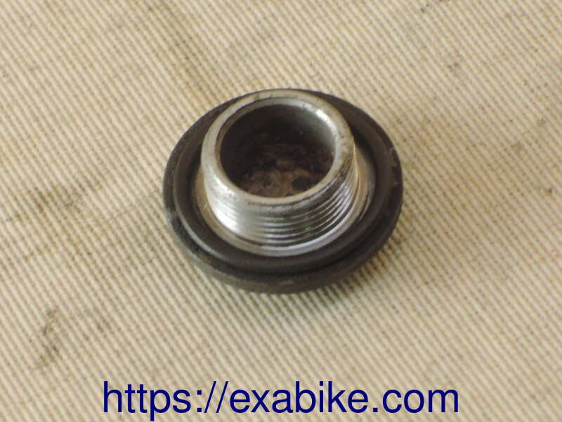 carburetor float chamber cap Suzuki GS400E - photo 2