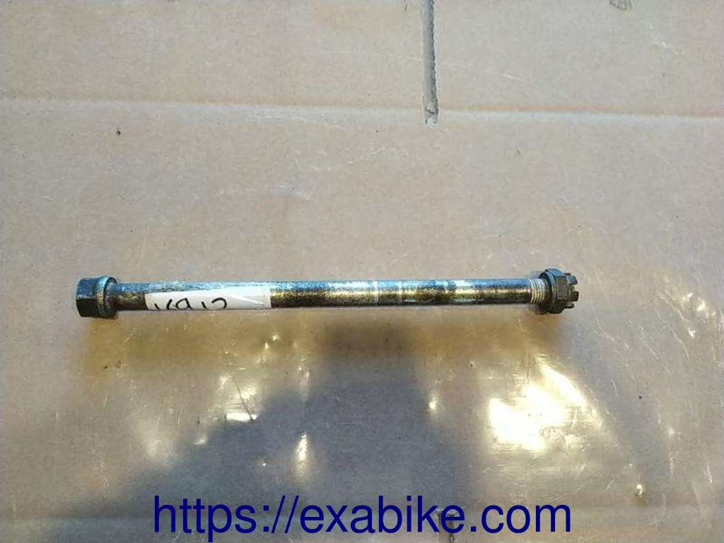 front wheel axle Suzuki GS 125 ES - photo 1