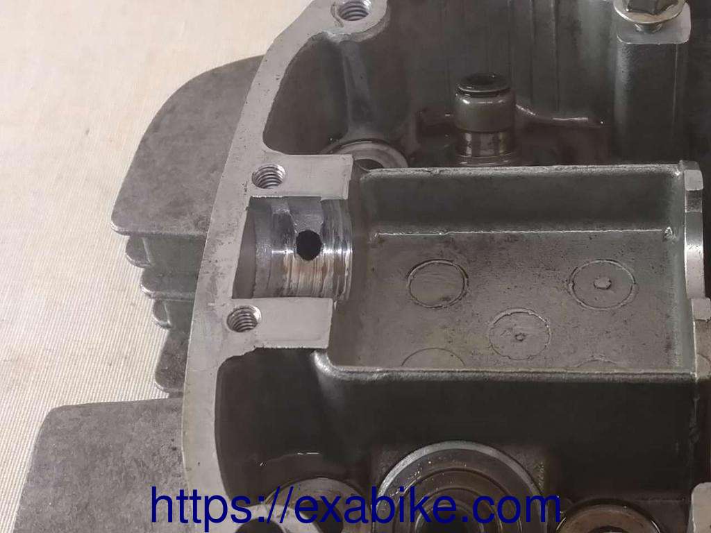 cylinder head Yamaha XS 250 - photo 5