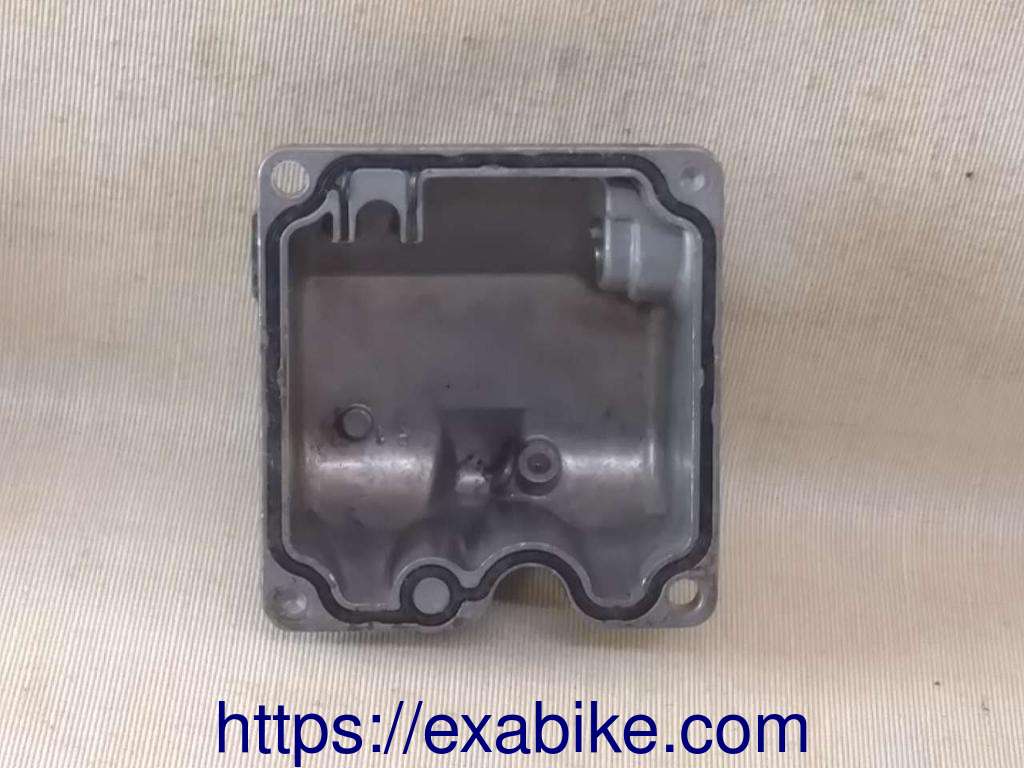 carburetor float chamber, center left Yamaha 600 FZR - photo 2