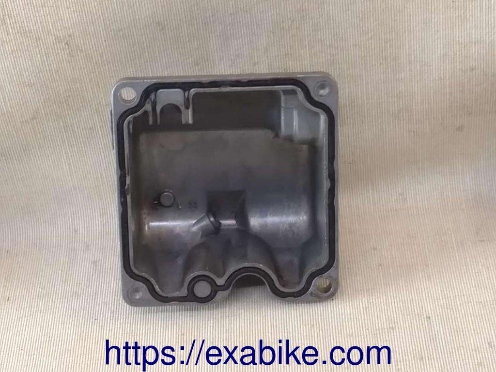 carburetor float chamber, center right Yamaha 600 FZR - photo 2