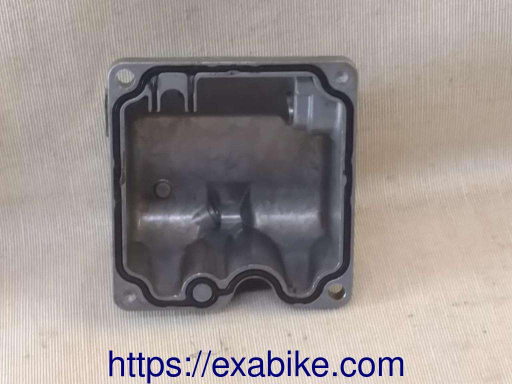 carburetor float chamber, right Yamaha 600 FZR - photo 2