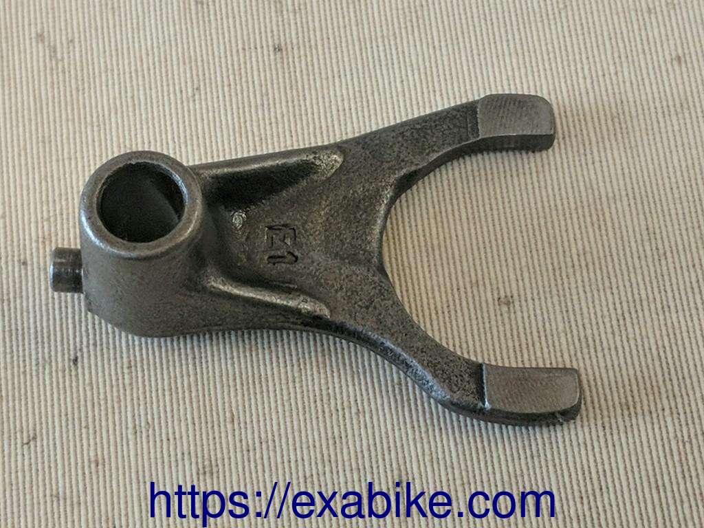 gearshift fork, right Yamaha 125 XTX - photo 1