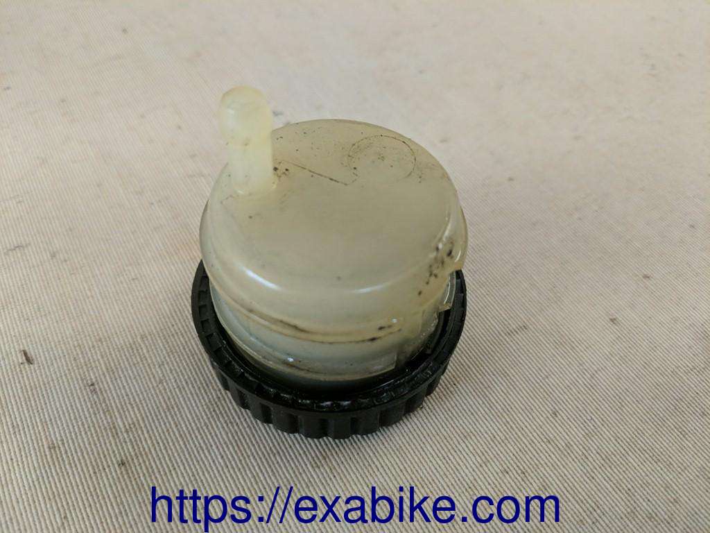 brake fluid tank BMW K1200GT - photo 2