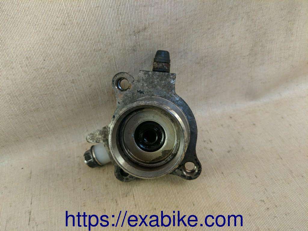 clutch slave cylinder Honda CBR1000F - photo 2