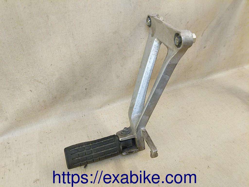 platine repose-pied arrière gauche Honda CBR 125 - photo 1