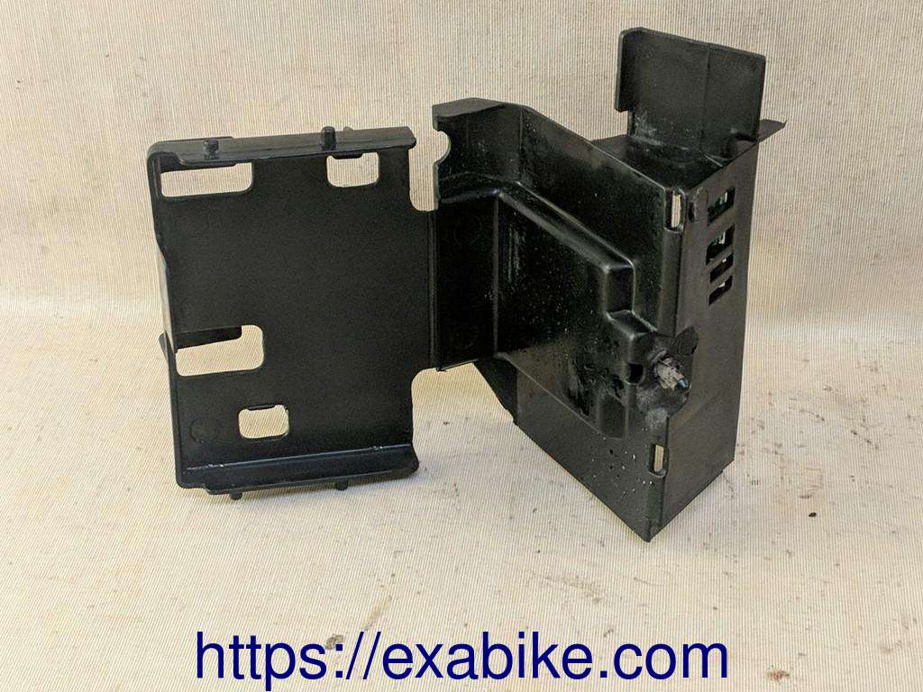 battery cover Honda CBR 125 - photo 2