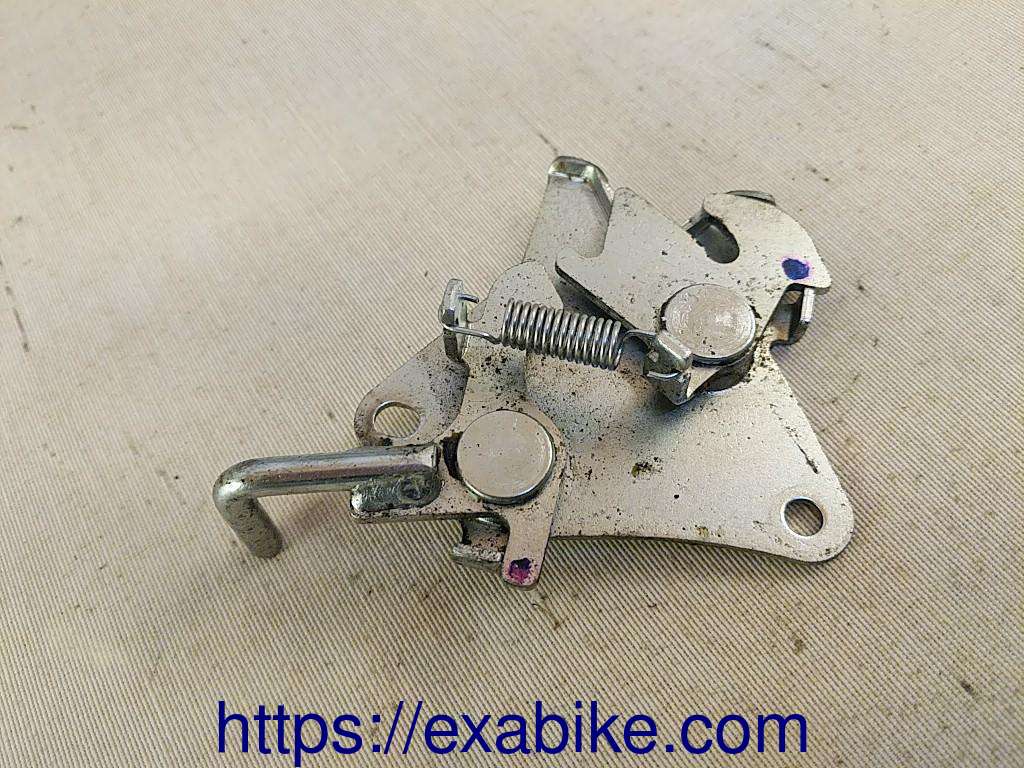 seat lock system Honda CBR 125 - photo 1