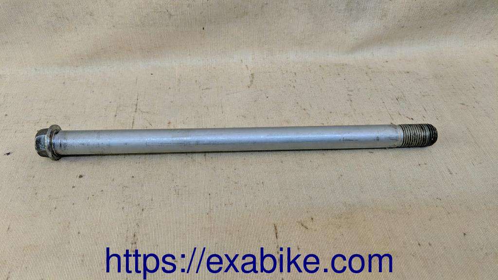 swingarm axle Suzuki DR 650 - photo 1