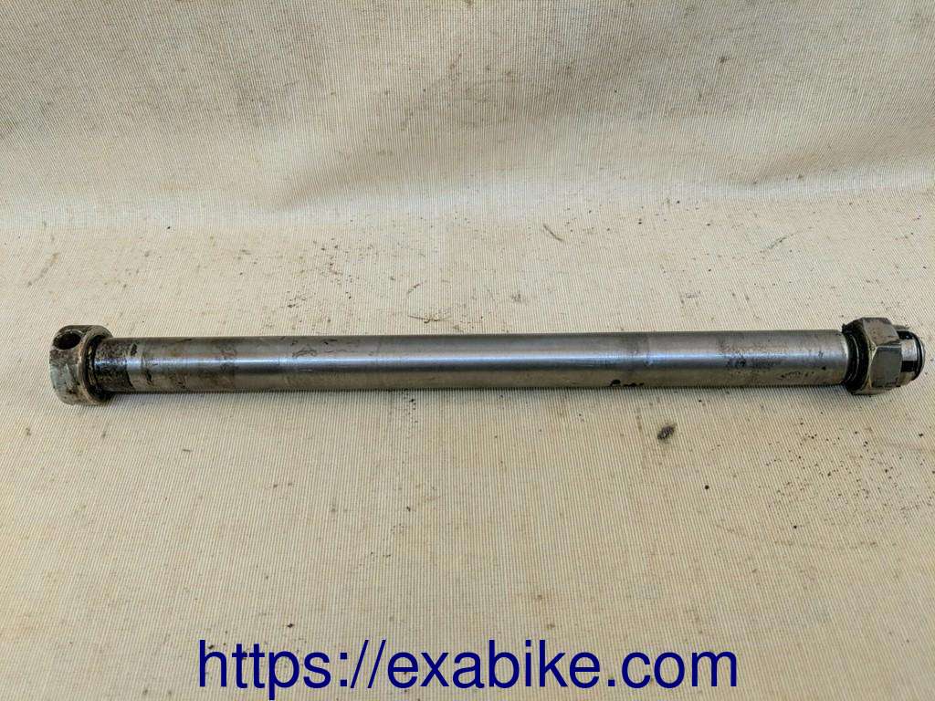 axe de roue arrière Yamaha DT 250 - photo 1
