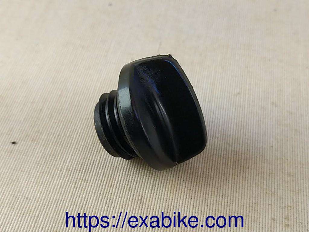 oil cap Honda CBR 1100 XX - photo 1