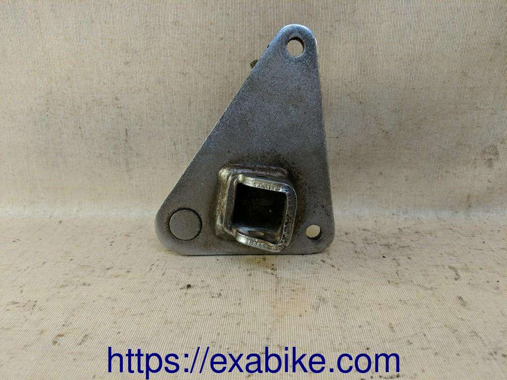 footrest bracket, front right Honda VT 125 Shadow - photo 1