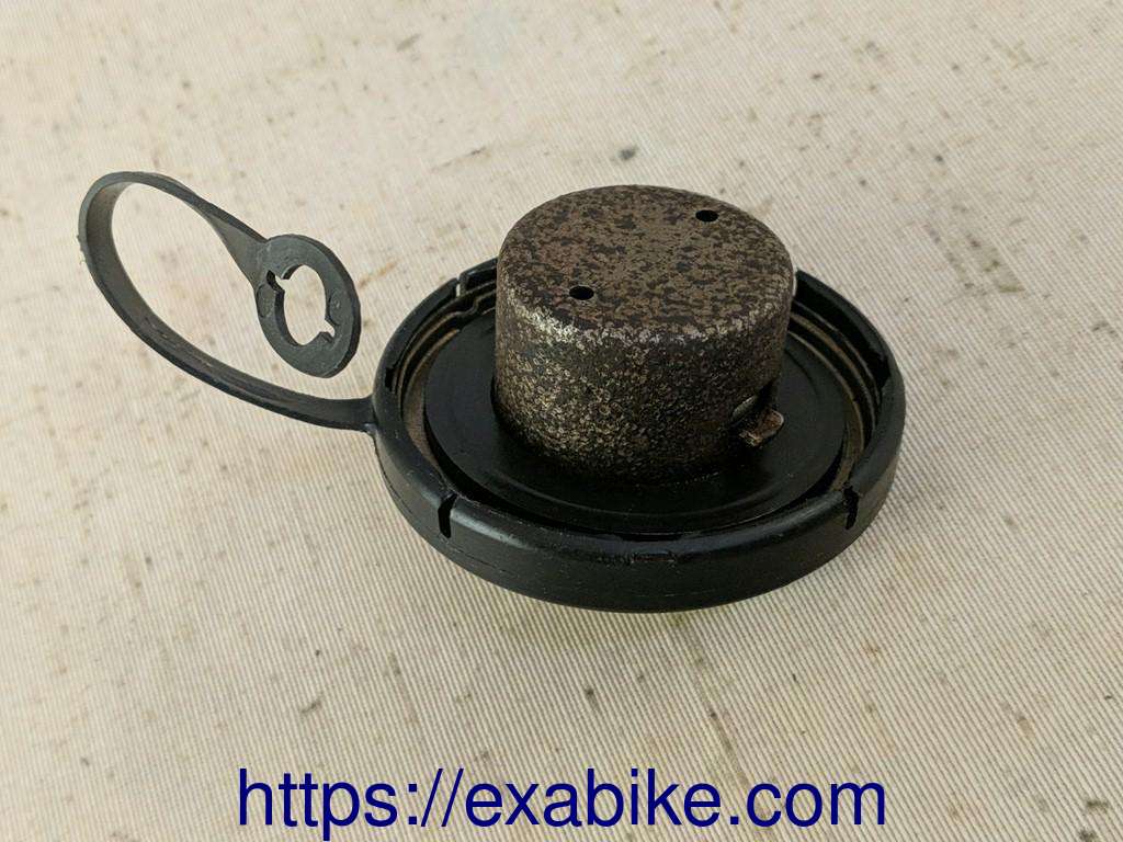 fuel tank cap Honda GL 1100 Goldwing - photo 2