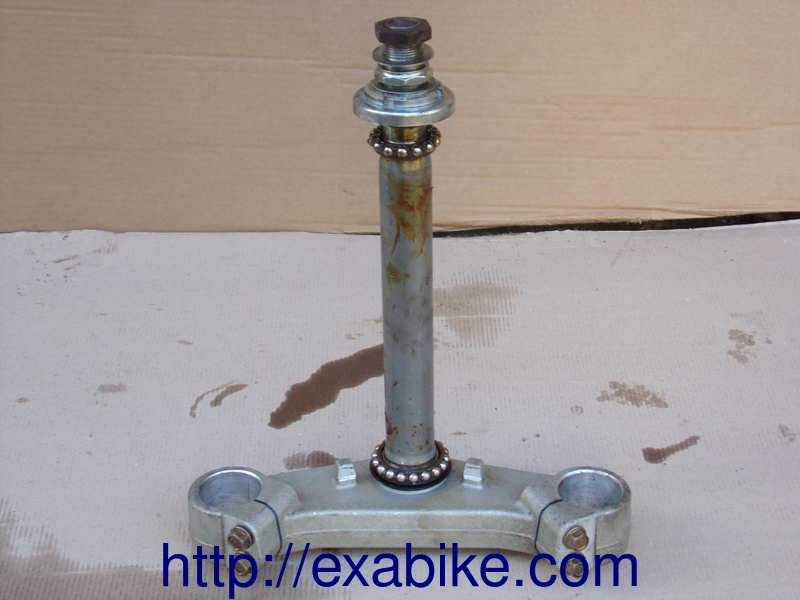fork bracket, lower Kymco Xciting 500 - photo 1