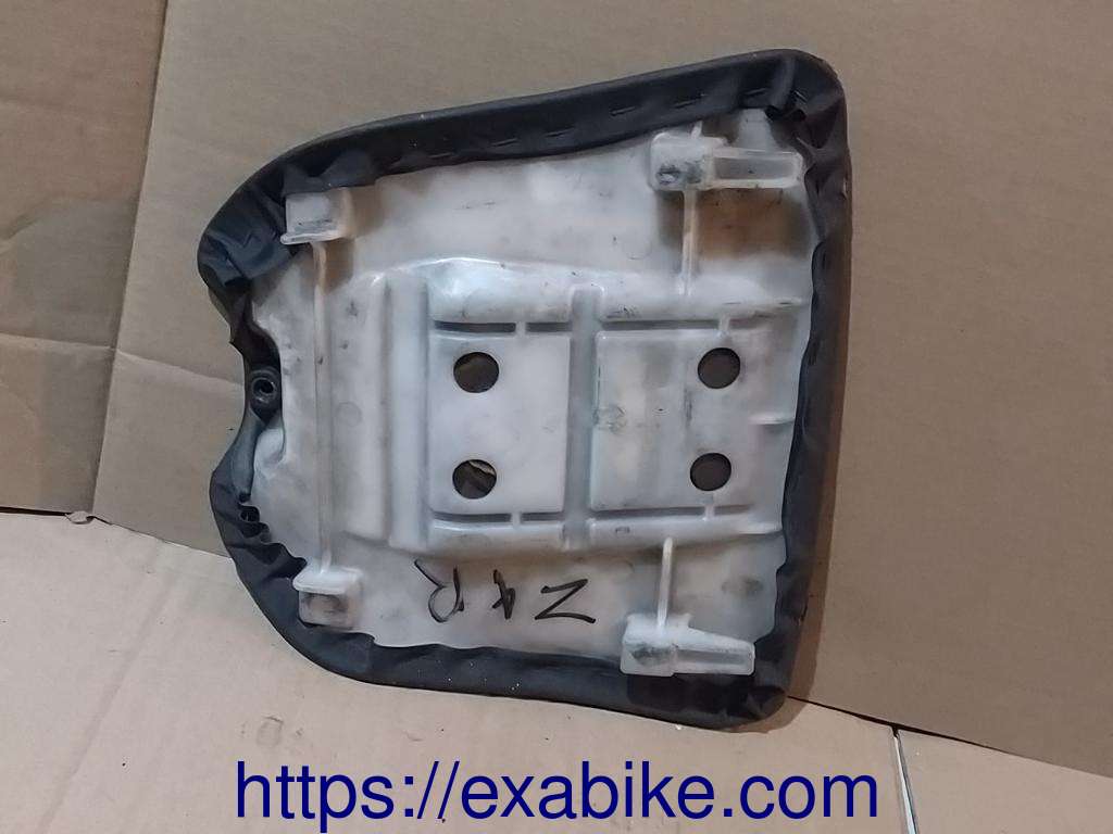 front seat Kawasaki ZXR 400 - photo 3