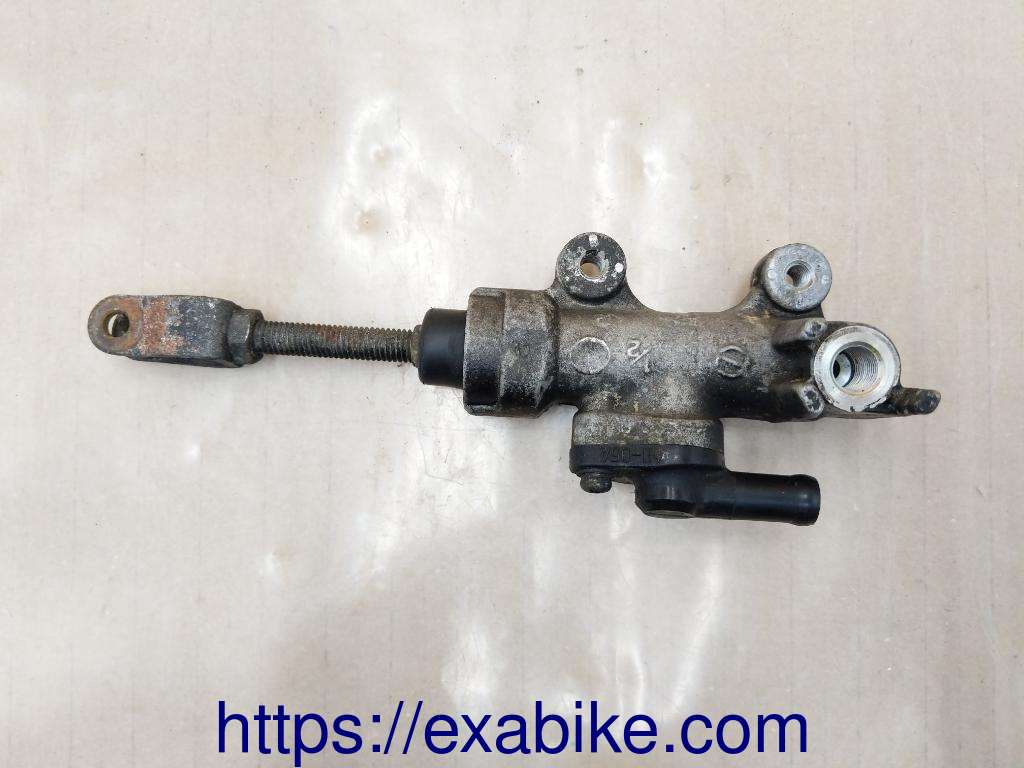 rear master cylinder Suzuki Bandit 400 - photo 1