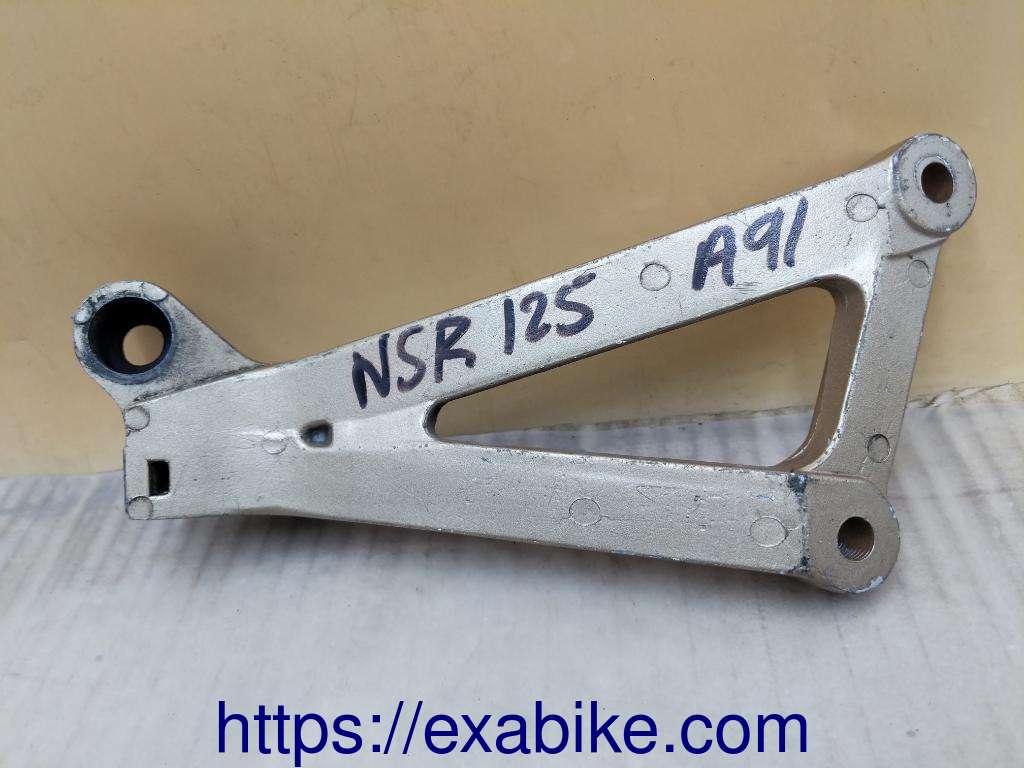 platine repose-pied arrière droite Honda NSR 125 - photo 2