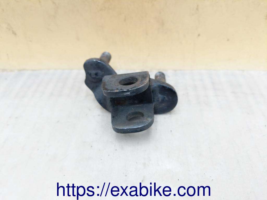 support repose-pied avant gauche Kawasaki GPZ 750 - photo 1