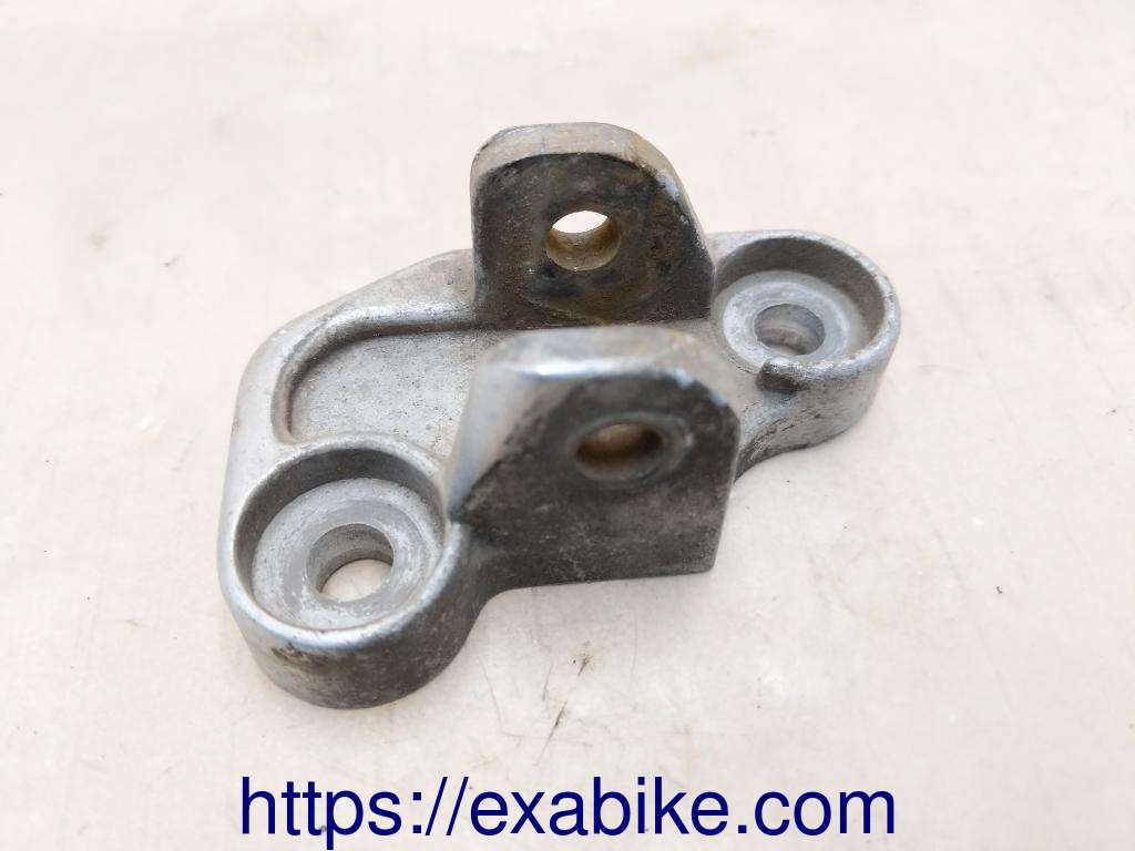 footrest bracket, front left Kawasaki GPZ 500 - photo 1