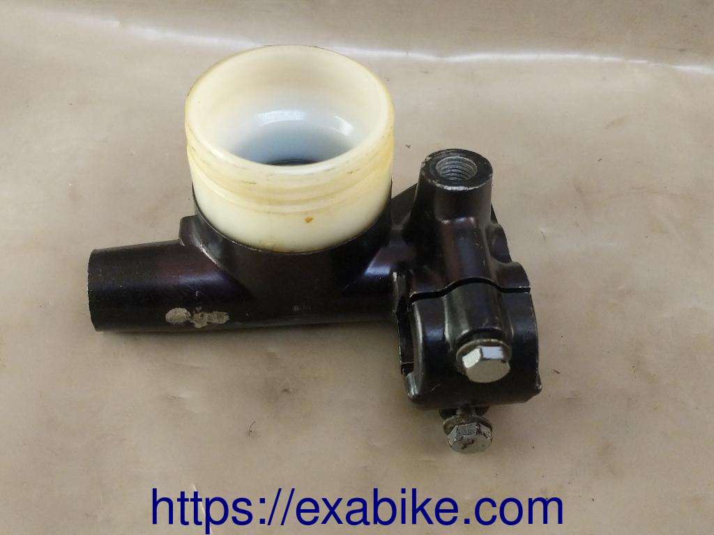 front master cylinder Honda CB550 Four - photo 1