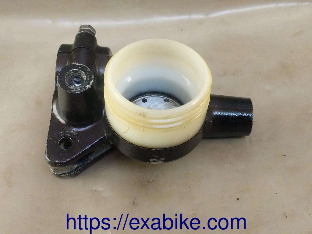 front master cylinder Honda CB550 Four - photo 2