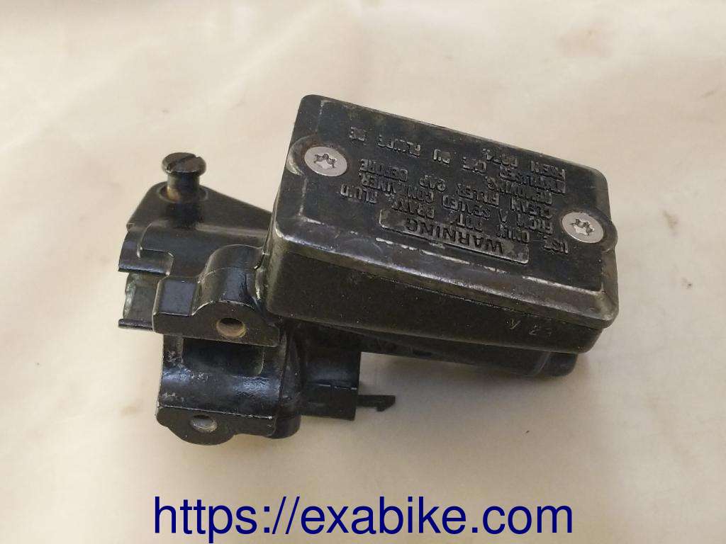 clutch master cylinder Kawasaki GPZ 900 Ninja - photo 1