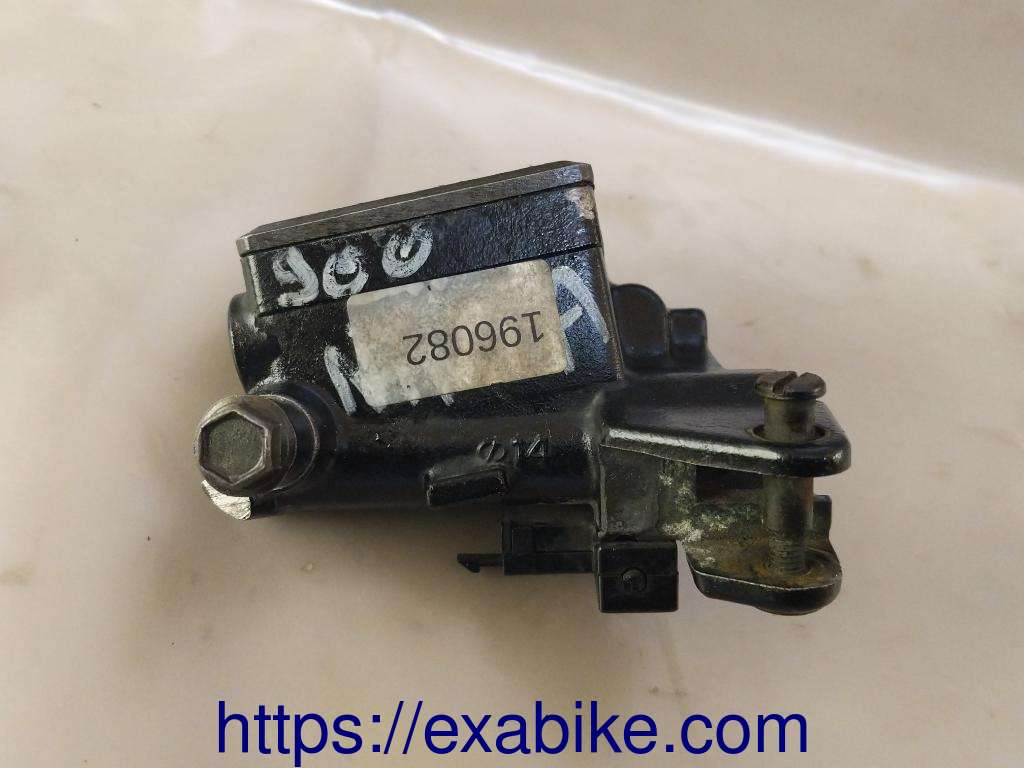 clutch master cylinder Kawasaki GPZ 900 Ninja - photo 2
