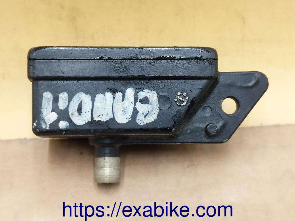 brake fluid reserve Suzuki Bandit 400 - photo 2