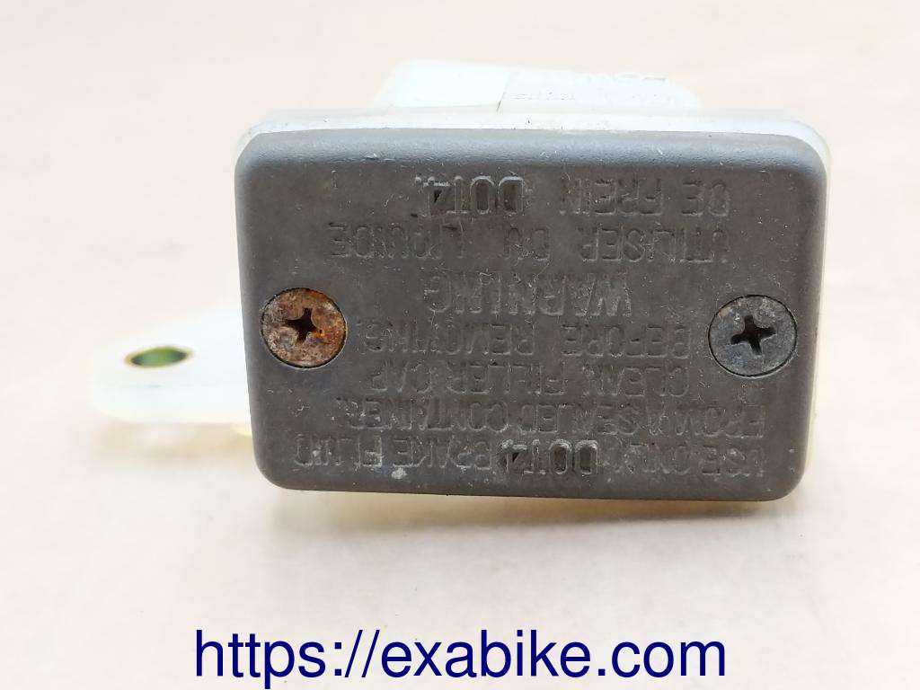 brake fluid reserve Suzuki GS 550 - photo 3