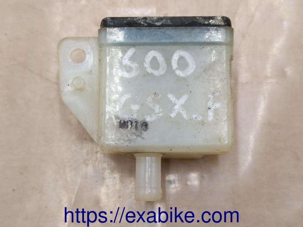 brake fluid reserve Suzuki GSXF 600 - photo 2