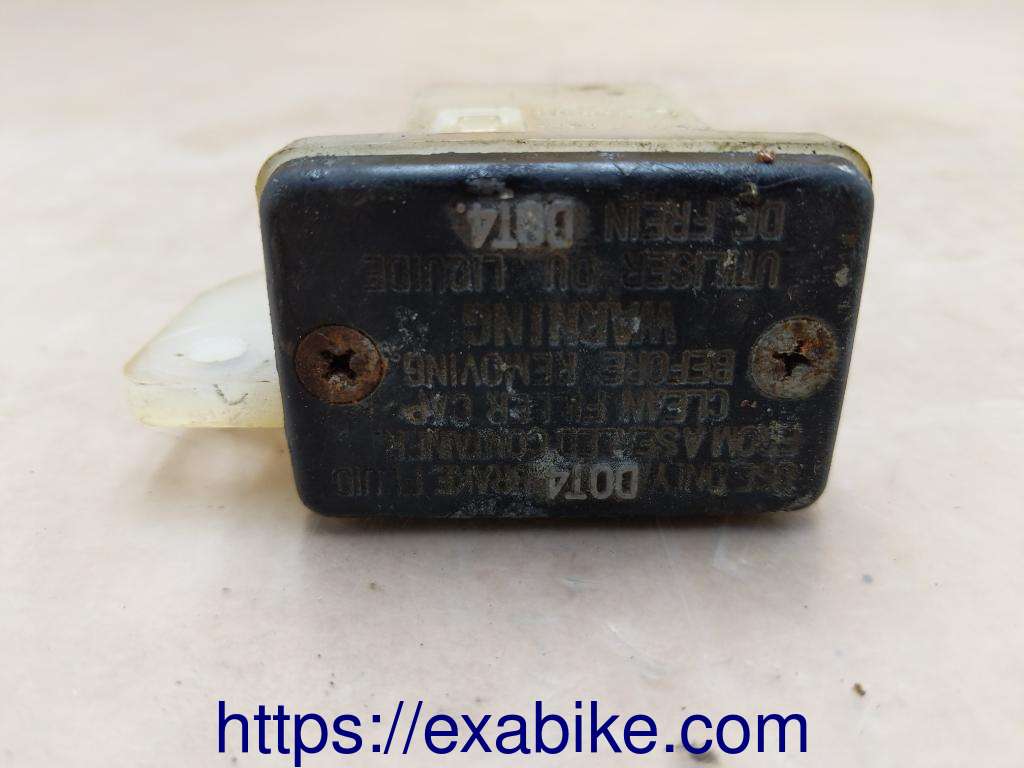 brake fluid reserve Suzuki GSXF 600 - photo 3