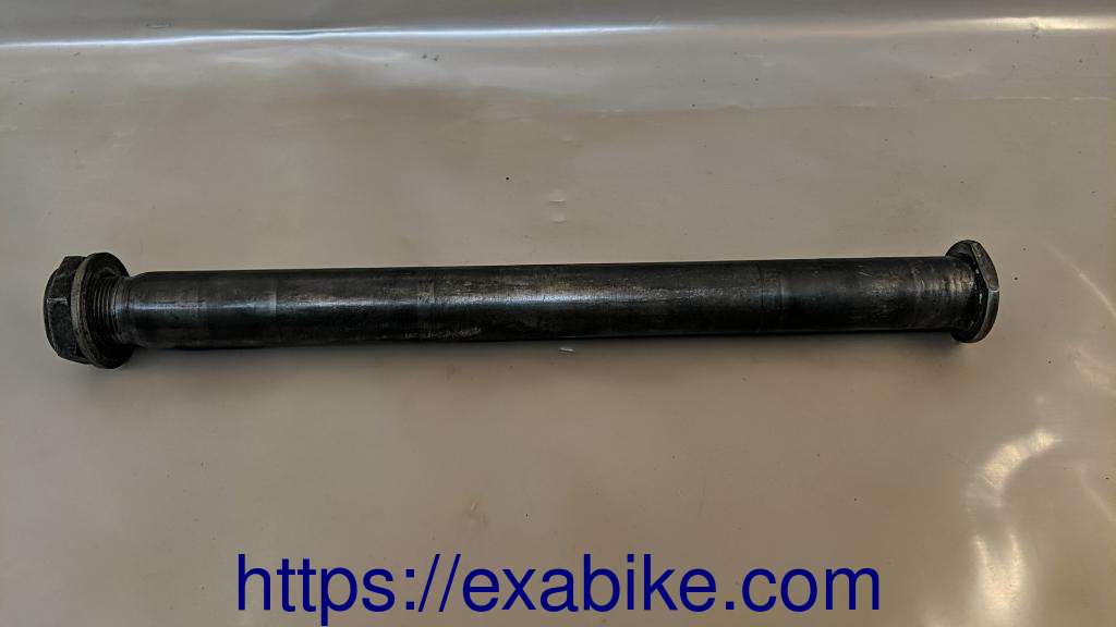wheel axle, rear Suzuki GSXR 600 - photo 1