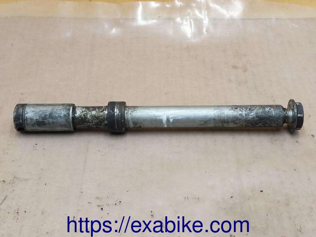 front wheel axle Honda CB 750 Seven Fifty - photo 1