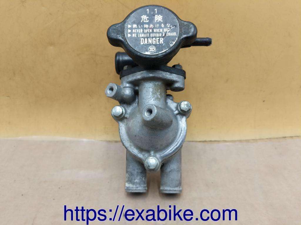 thermostat case Kawasaki GPZ 500 - photo 1