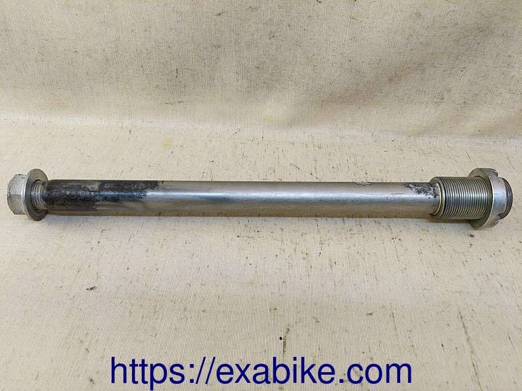 swingarm axle Suzuki GSXR 1000 - photo 1