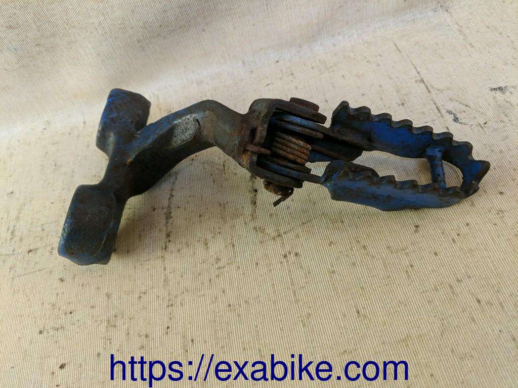 repose-pied avant droit Suzuki DR 600 - photo 1